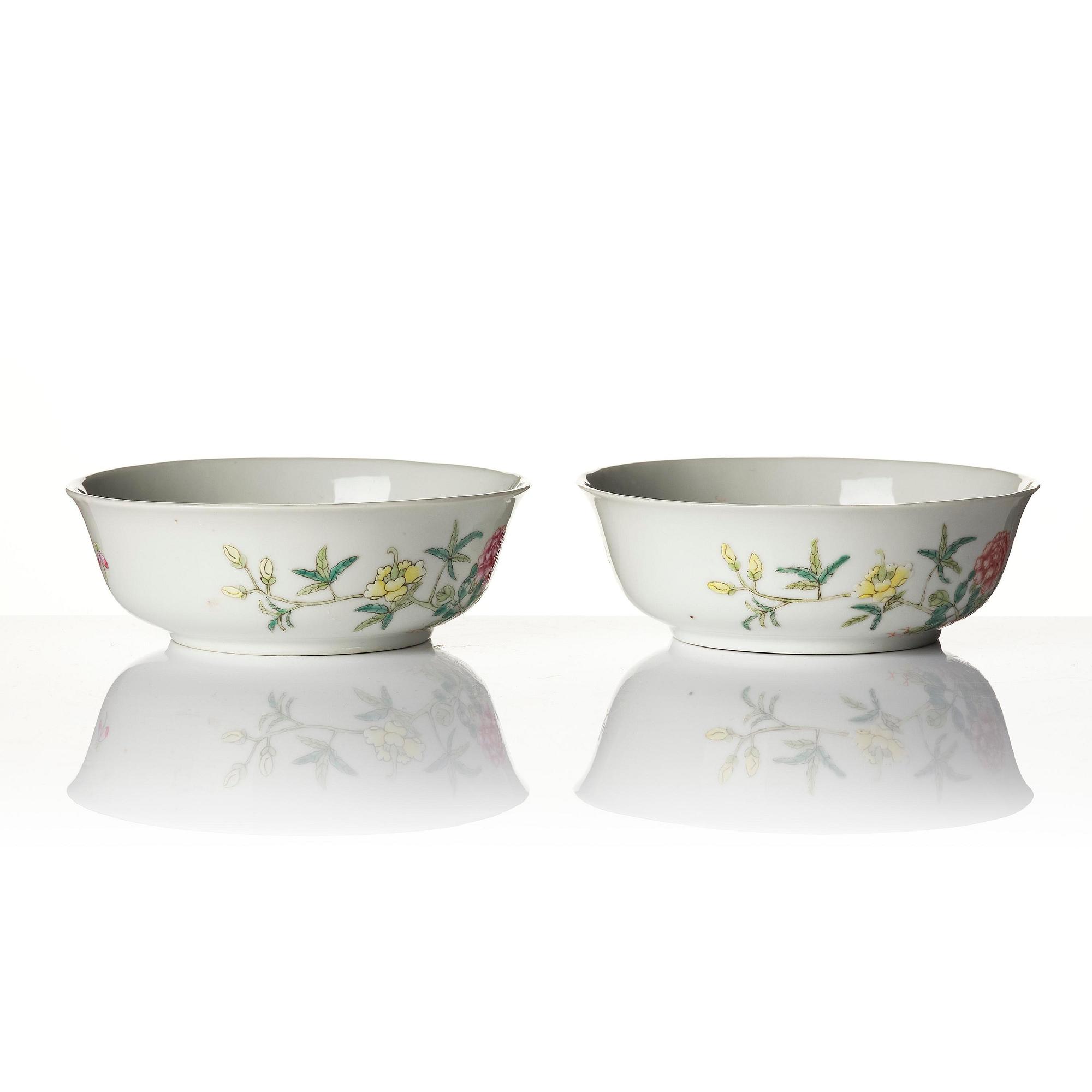 A pair of famille rose 'magnolia' bowls, late Qing dynasty.