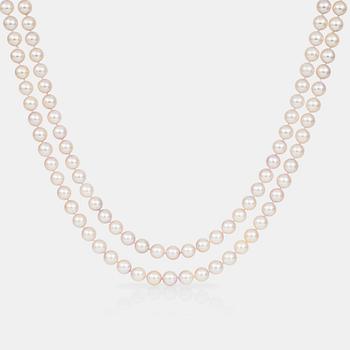 648. A cultured saltwater pearl necklace. Clasp set with brilliant-cut diamonds.