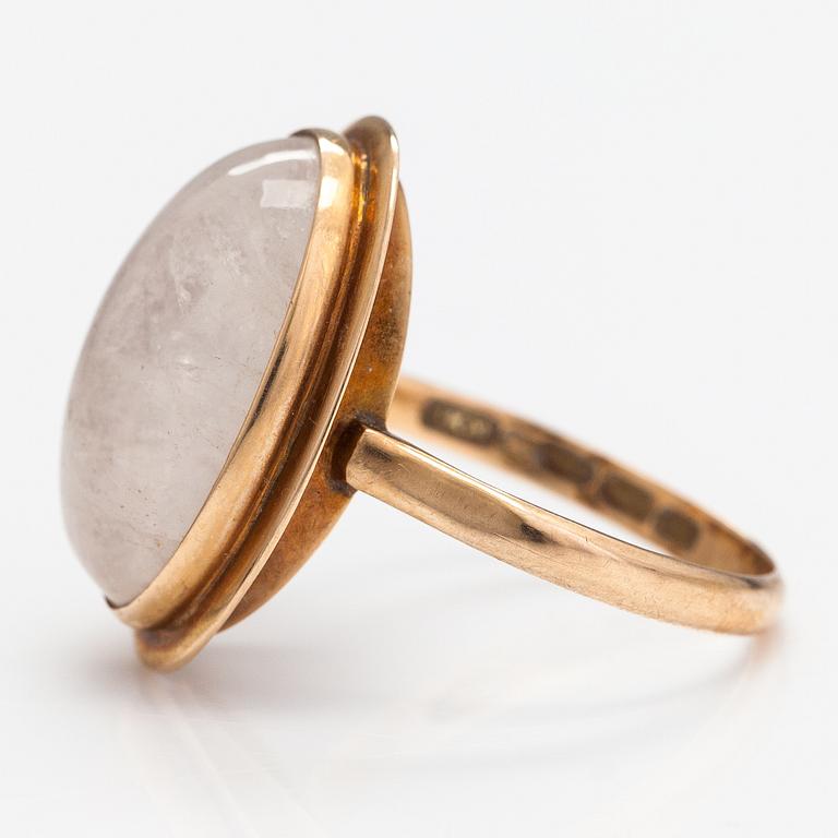 Ring, 14K guld och kvarts. Kalervo Mäki, Riihimäki 1956.