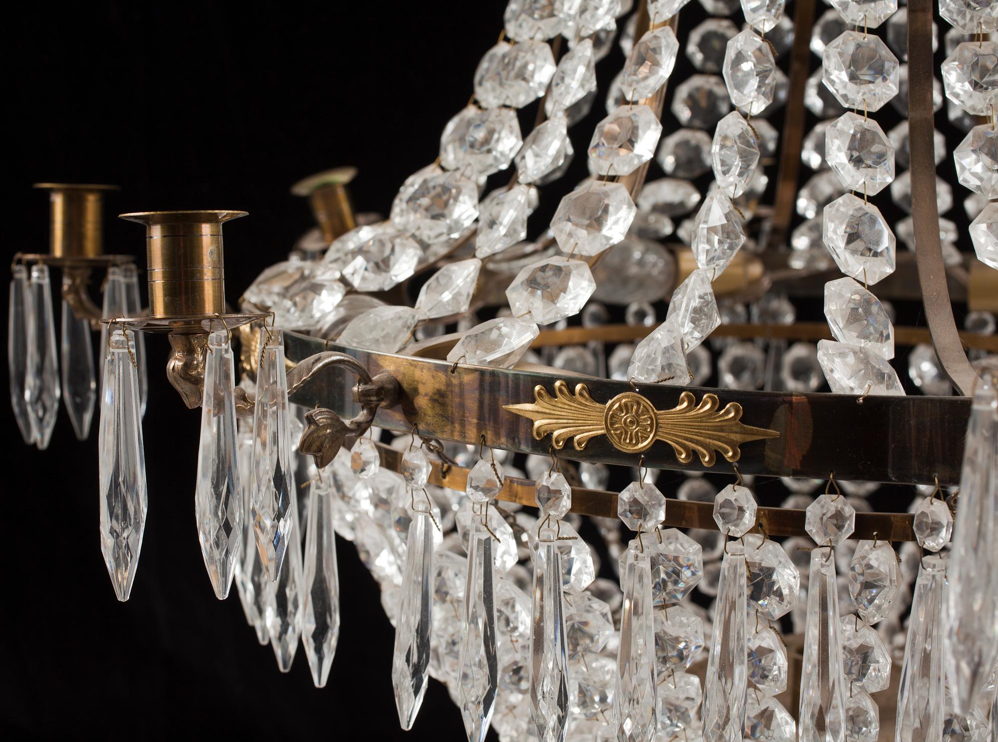 LJUSKRONA. Gustaviansk stil, 1900-talets andra hälft. H 86.