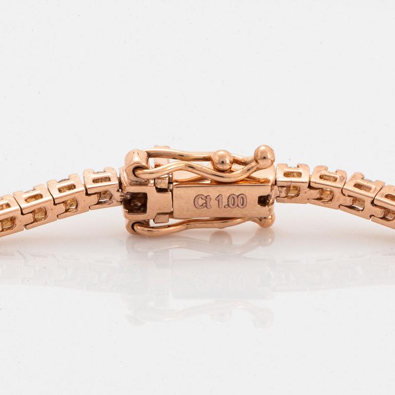 Brilliant-cut diamond bracelet.