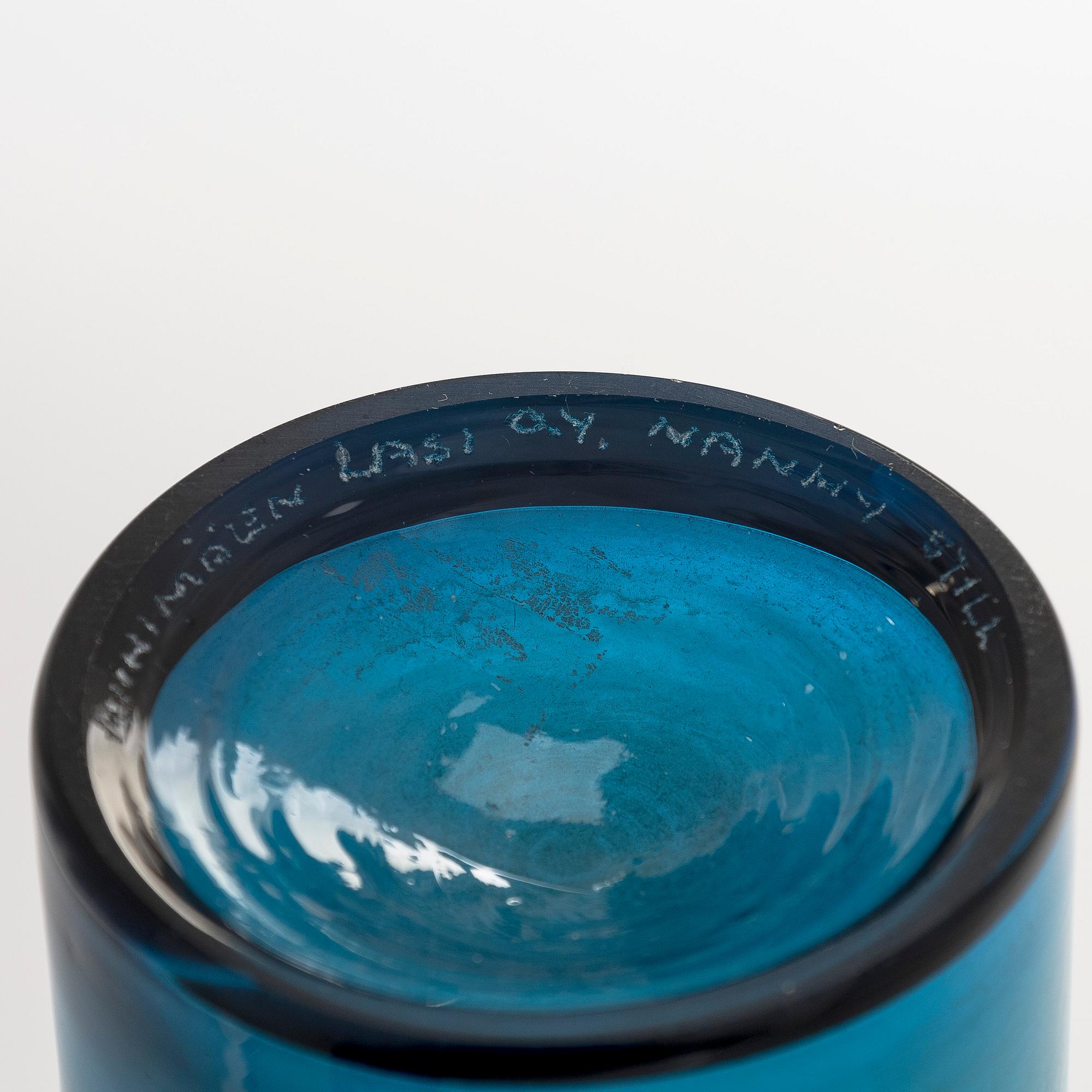 Nanny Still, pullo, malli 1734, signeerattu Nanny Still Riihimäen Lasi O.Y.