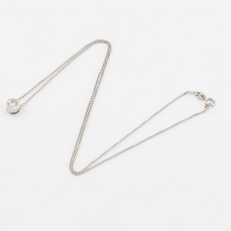 Hänge med kedja 18K guld med en rund briljantslipad diamant.