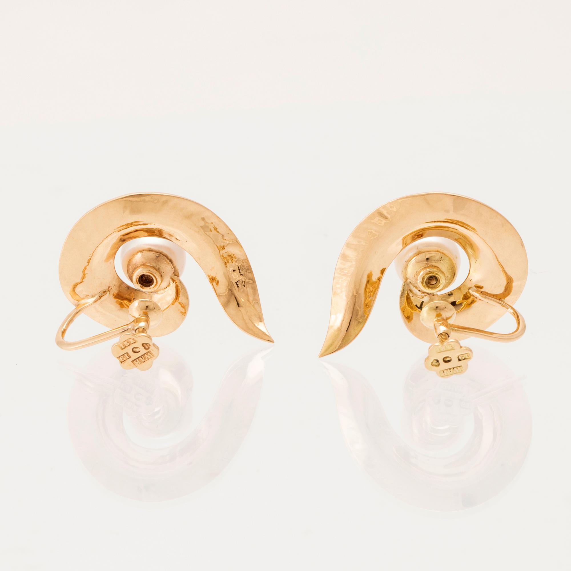 W.A. Bolin, örhängen ett par 18K guld och odlade pärlor, Stockholm 1959.