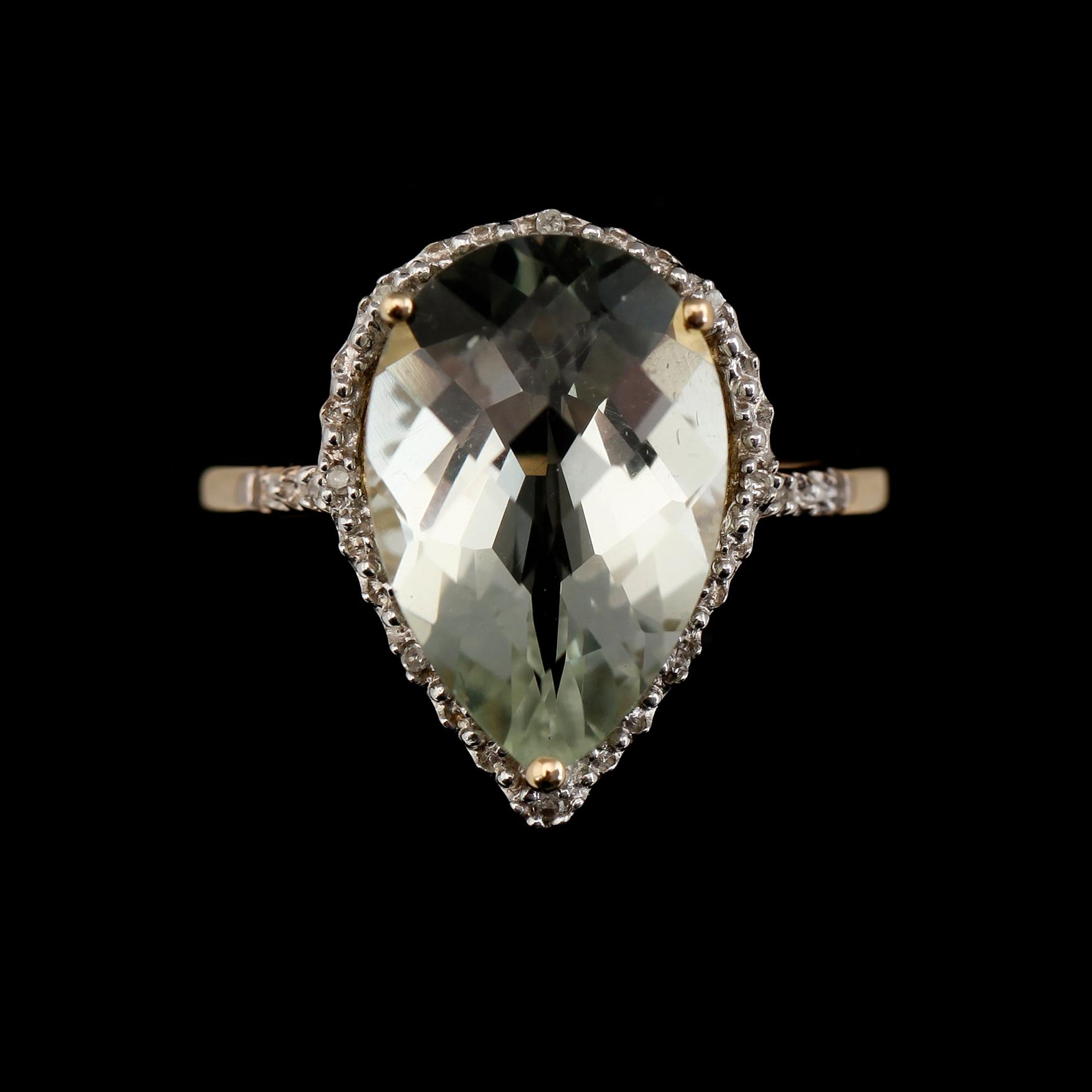 RING, 10K guld, diamanter tot ca 0.03 ct och grön ametist.