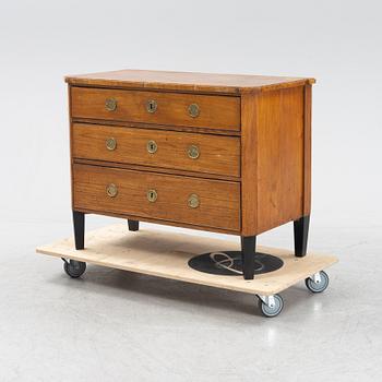 A Gustavian chest of drawers, around 1800.