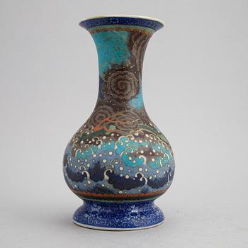 A Japanese 'cloisonne imitation' porcelain vase, first half of the 20th century.