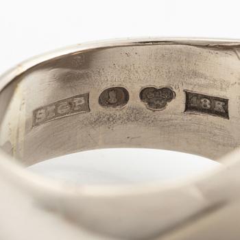 Sigurd Persson, ring, 18K vitguld med rökkvarts, Stockholm 1963.