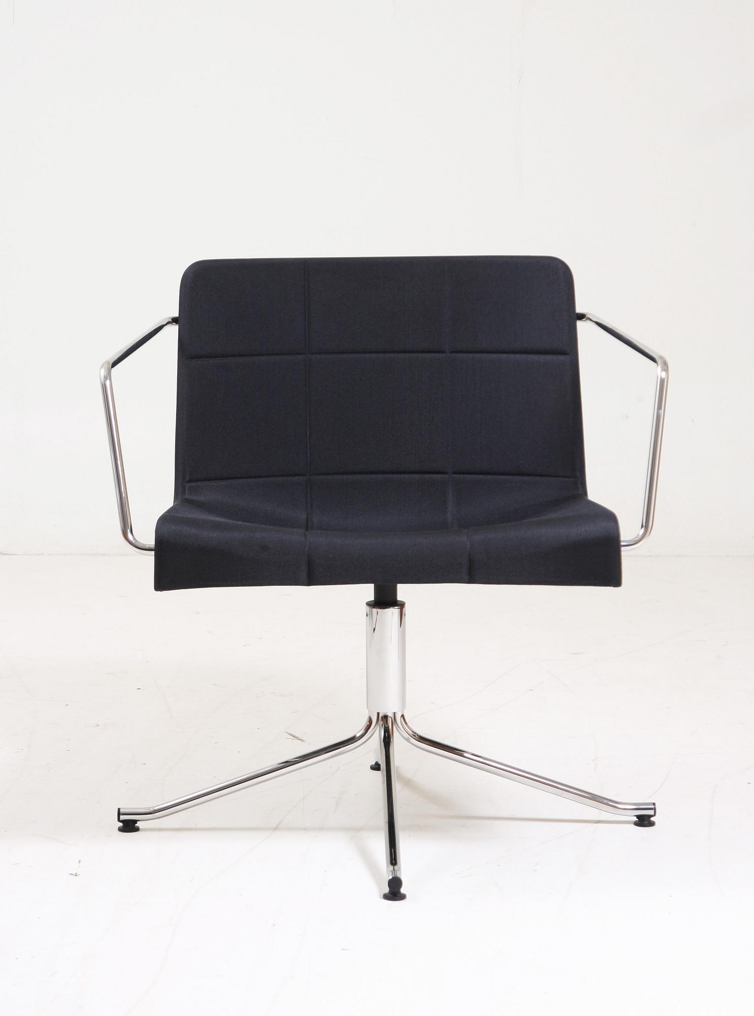 SNURRFÅTÖLJER, 2 st, "Millibar Chair", Anya Sebton för Lammhults, 2007.