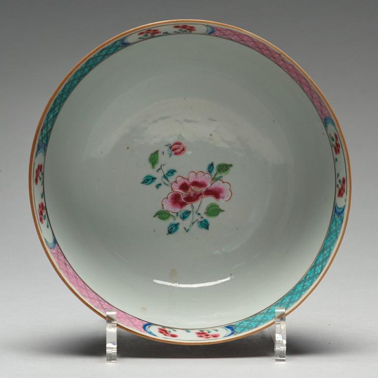 SKÅL, porslin. Qingdynastin, Qianlong (1736-95).