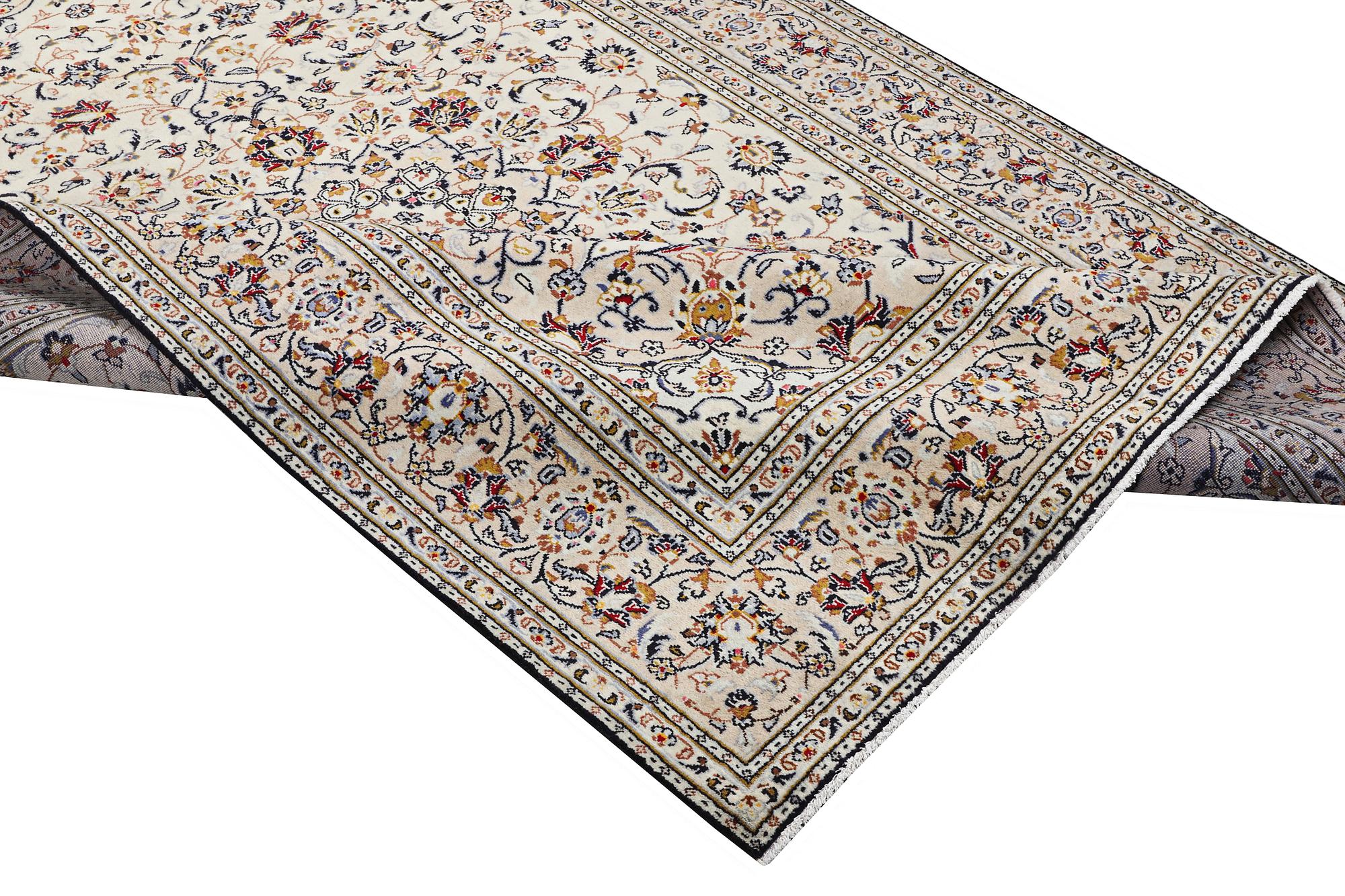 Matta, Keshan, ca 296 x 193 cm.