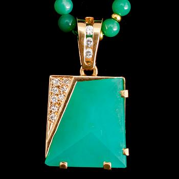 COLLIER, 18 k guld, svenska stämplar 1985, med jade/nefrit.
