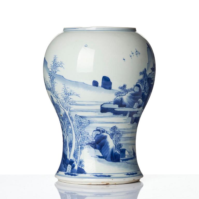 A blue and white vase, Qing dynasty, Kangxi (1662-1722).
