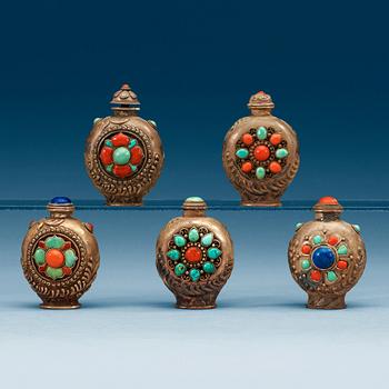 A set of five Tibetan snuff bottles with stoppers, ca 1900-.