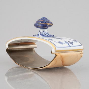 A 'Blue Fluted' porcelain rocker blotter / ink absorber, Royal Copenhagen, model 2034, 1898-1923.