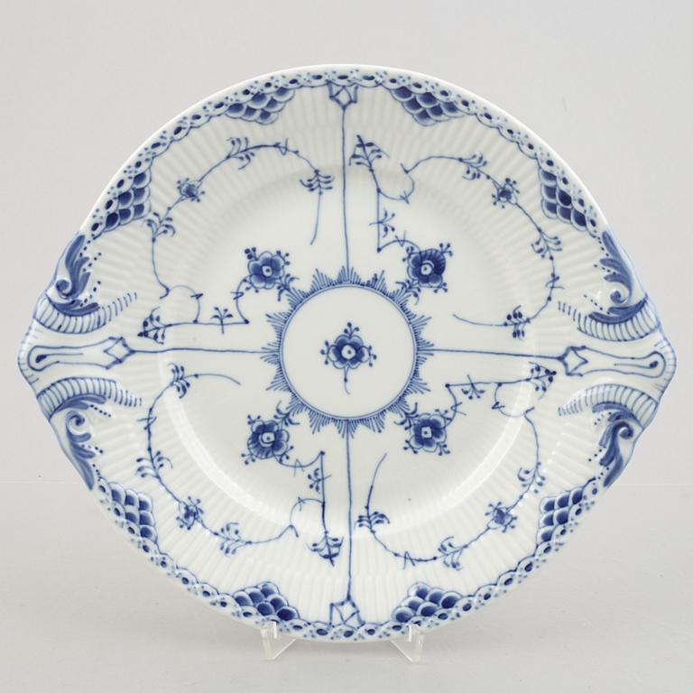 Mat- och kaffeservis, 78 delar, porslin, "Musselmalet", Royal Copenhagen, Danmark.