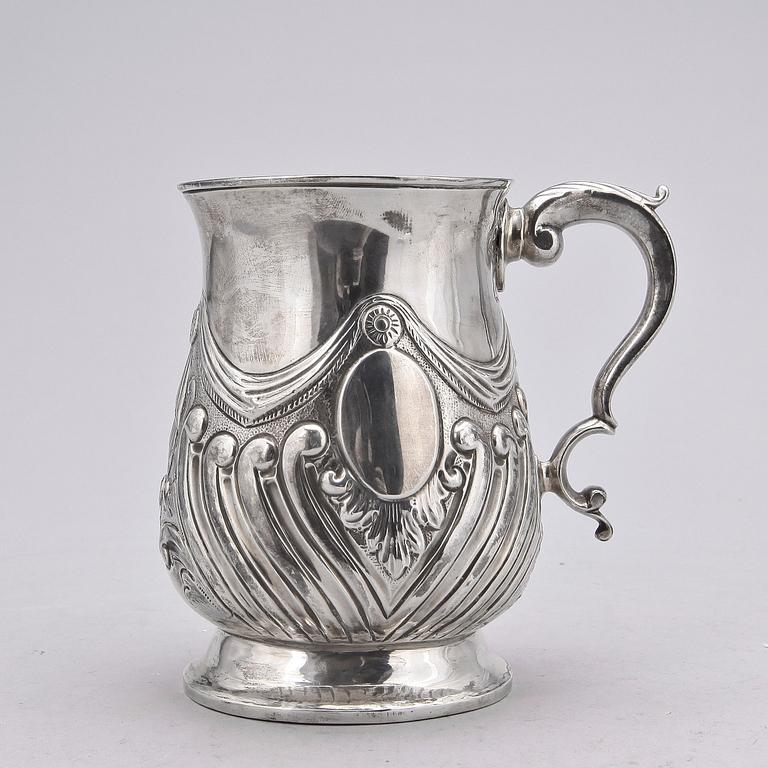 MUGG, silver, London 1783/84. Vikt ca 310 gram.