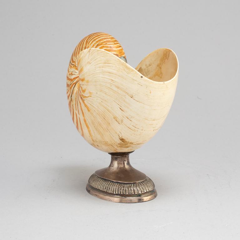 THEODOR JORTZ. A silver and shell bowl. Skänninge, 1826.