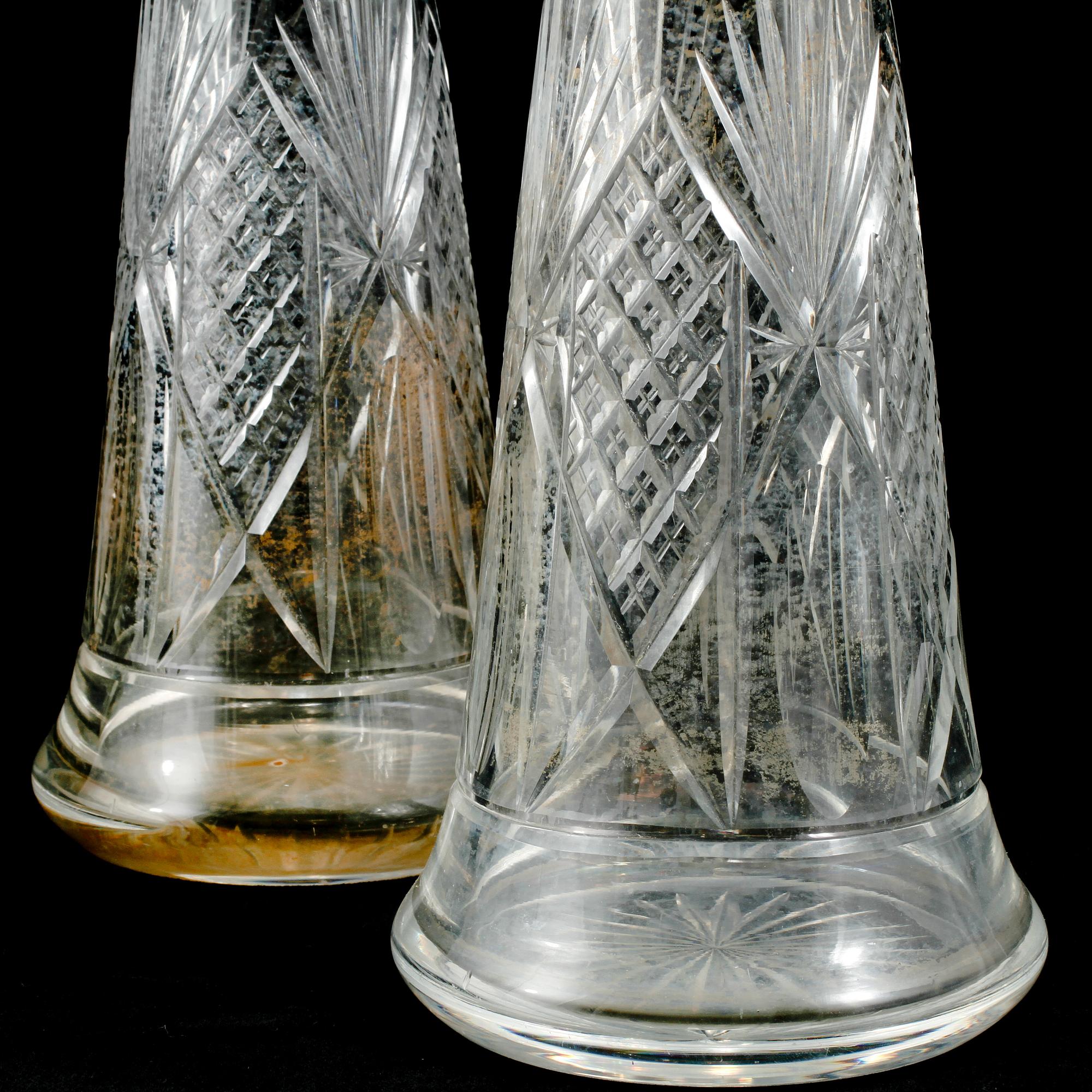 KARAFFER, 2 st, glas, 1900-talets första hälft.