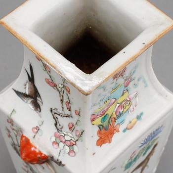 VASER, 2 st, porslin, Kina, 1800-tal.