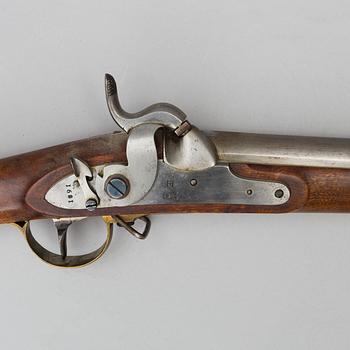 SLAGLÅSGEVÄR, svenskt, m/1845-54, Huskvarna faktori 1855 med bajonett.