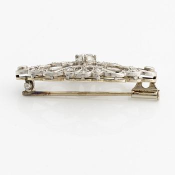 Brosch, CG Hallberg, 18K vitguld med diamanter.