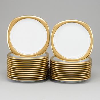 TIMO SARPANEVA, 24 porcelain 'Suomi' dishes, Rosenthal Studiol-linie, designed 1976.