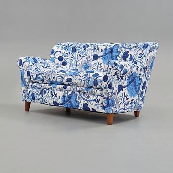 A Josef Frank two-seated sofa, Svenskt Tenn, 1940's.