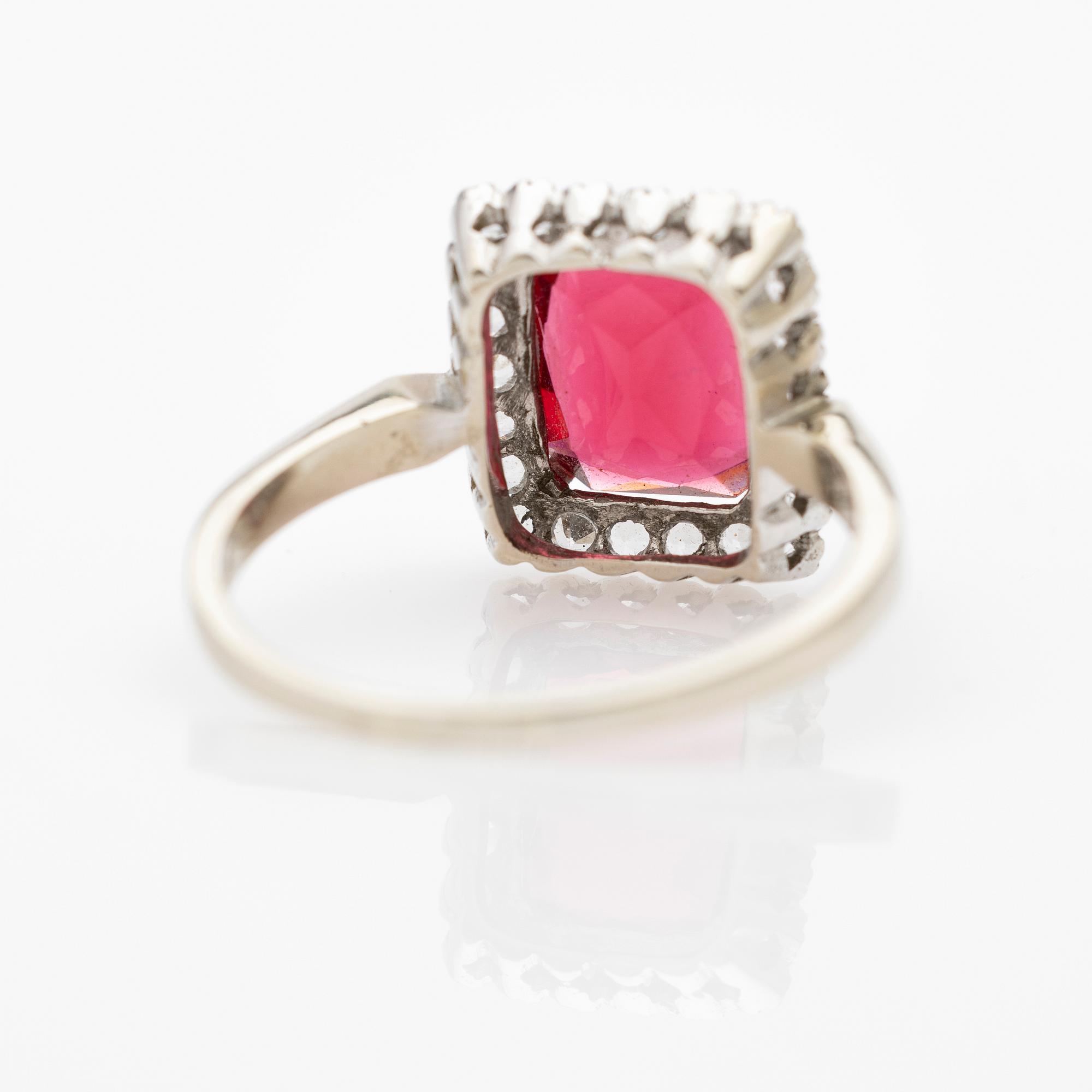 Ring, 18K white gold with synthetic white stones and a red stone.