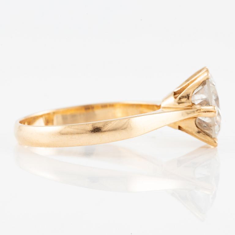 Ring 18K gold with a round brilliant-cut diamond.