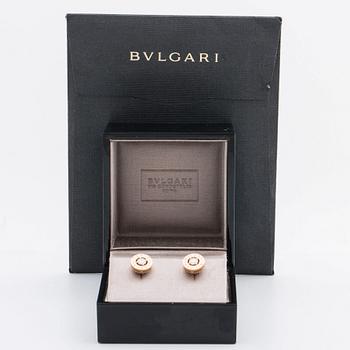 BVLGARI ÖRHÄNGEN 18K guld med 2 briljanter ca 0,40 ct totalt, "B.B." design, original ask och certifikat.