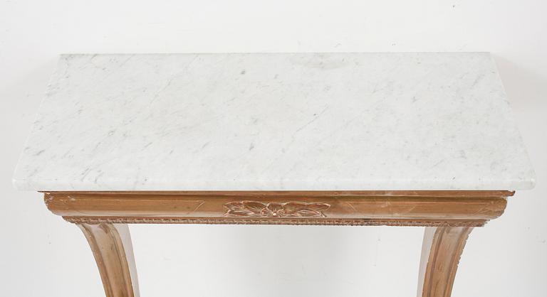 SPEGEL MED KONSOLBORD, Gustaviansk stil, 1900-talets första hälft.