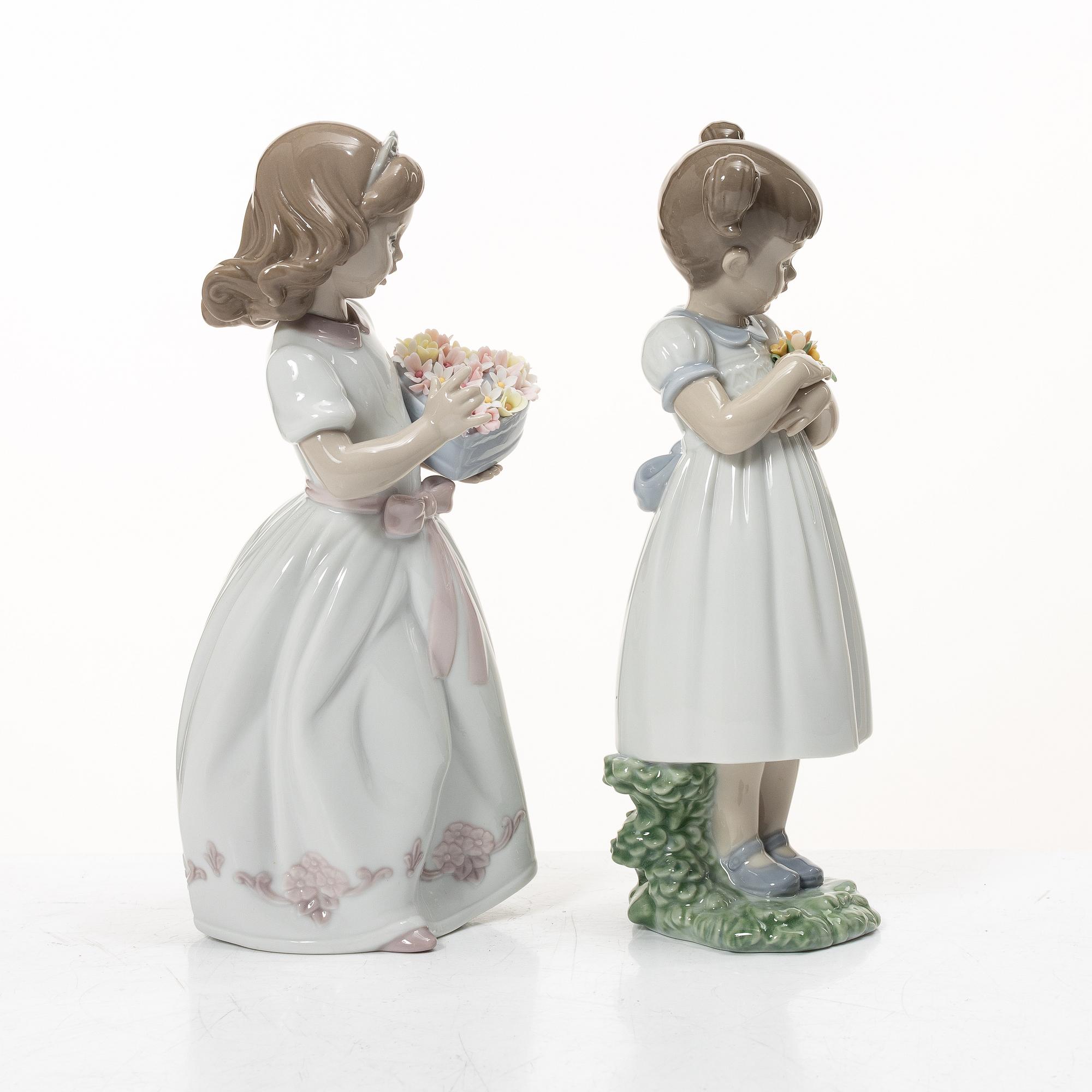 Lladró, 5 figuriner, " Flowers for mommy", "For a special someone", "Gime me a hug", "Classic scout", " Off to school".