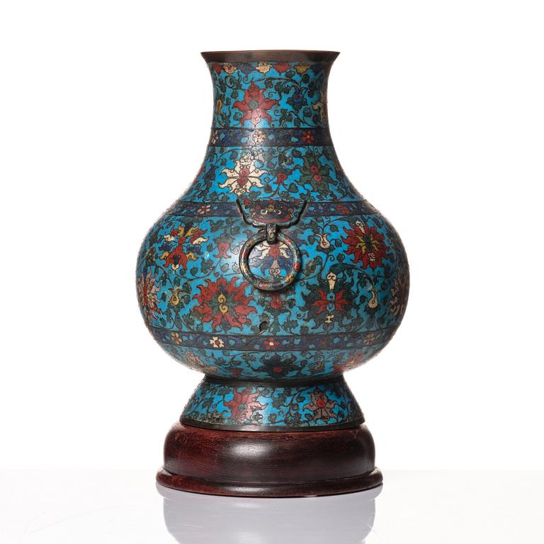 Kruka, Hu, cloisonné. Mingdynastin (1368-1644).