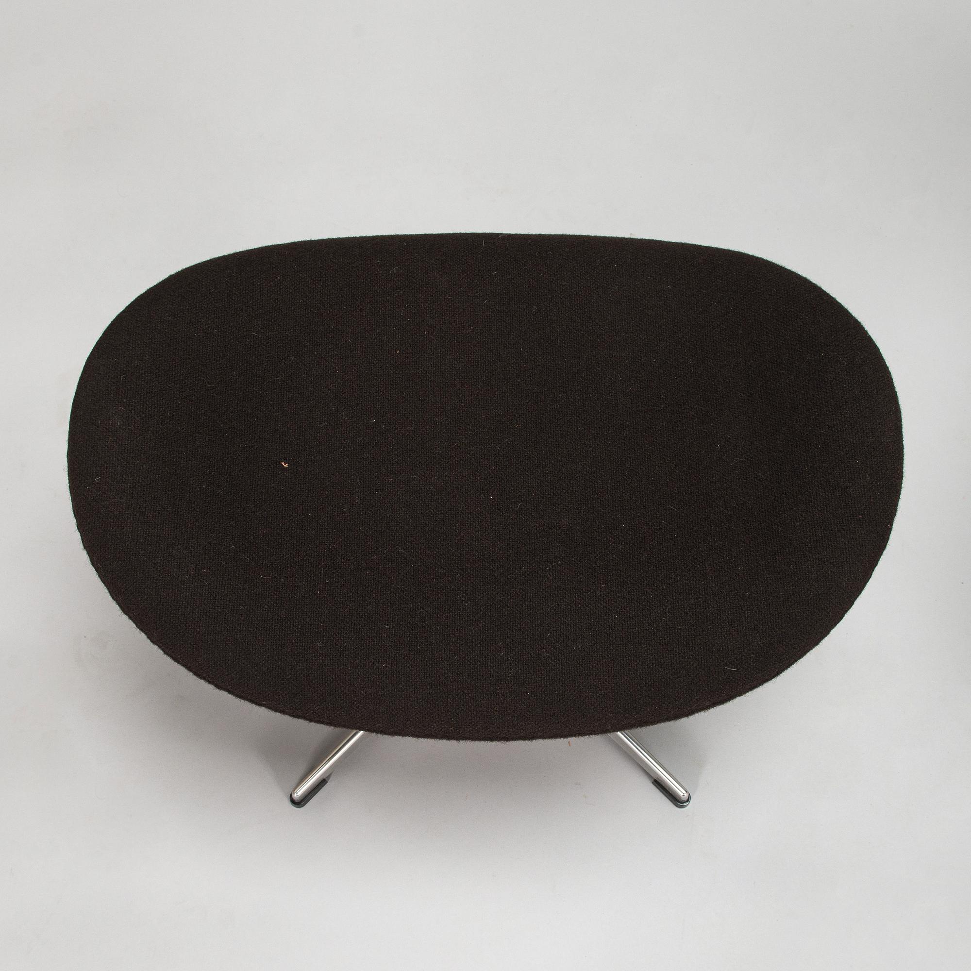 Arne Jacobsen, Nojatuoli ja rahi "Ägget" Fritz Hansen 2011.