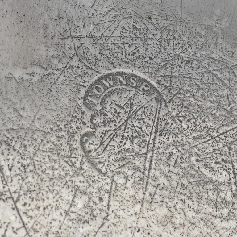 Fat, tallrikar 7 st, skålar 3 st, tenn, mestadels England, 17/1800-tal.