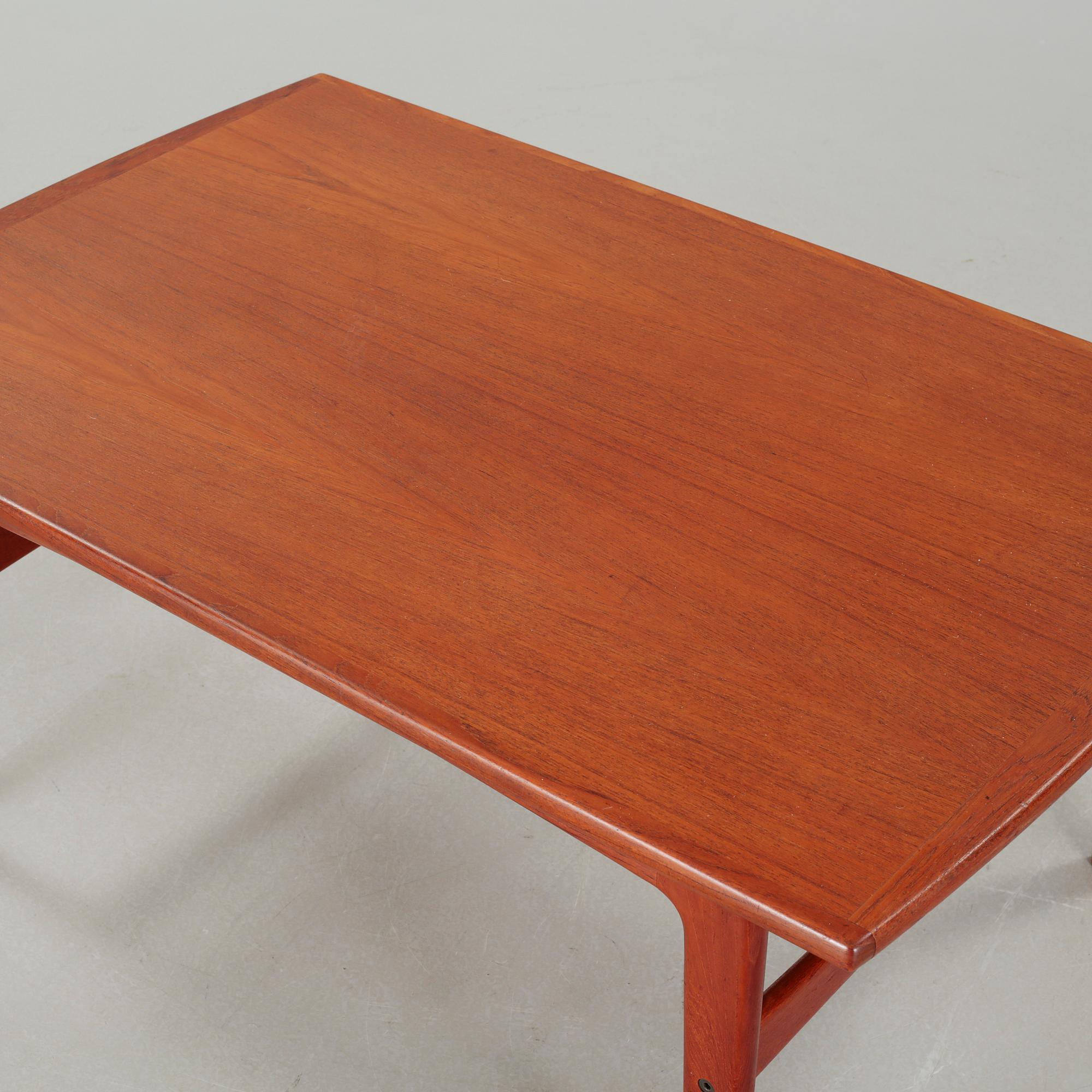 A 1950/60s coffee table.
