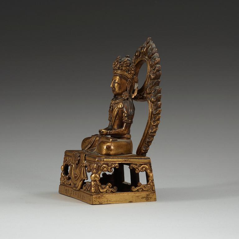 AMITAYUS, förgylld brons. Qing dynastin med Qianlongs märke och period, datering motsvarande 1770.