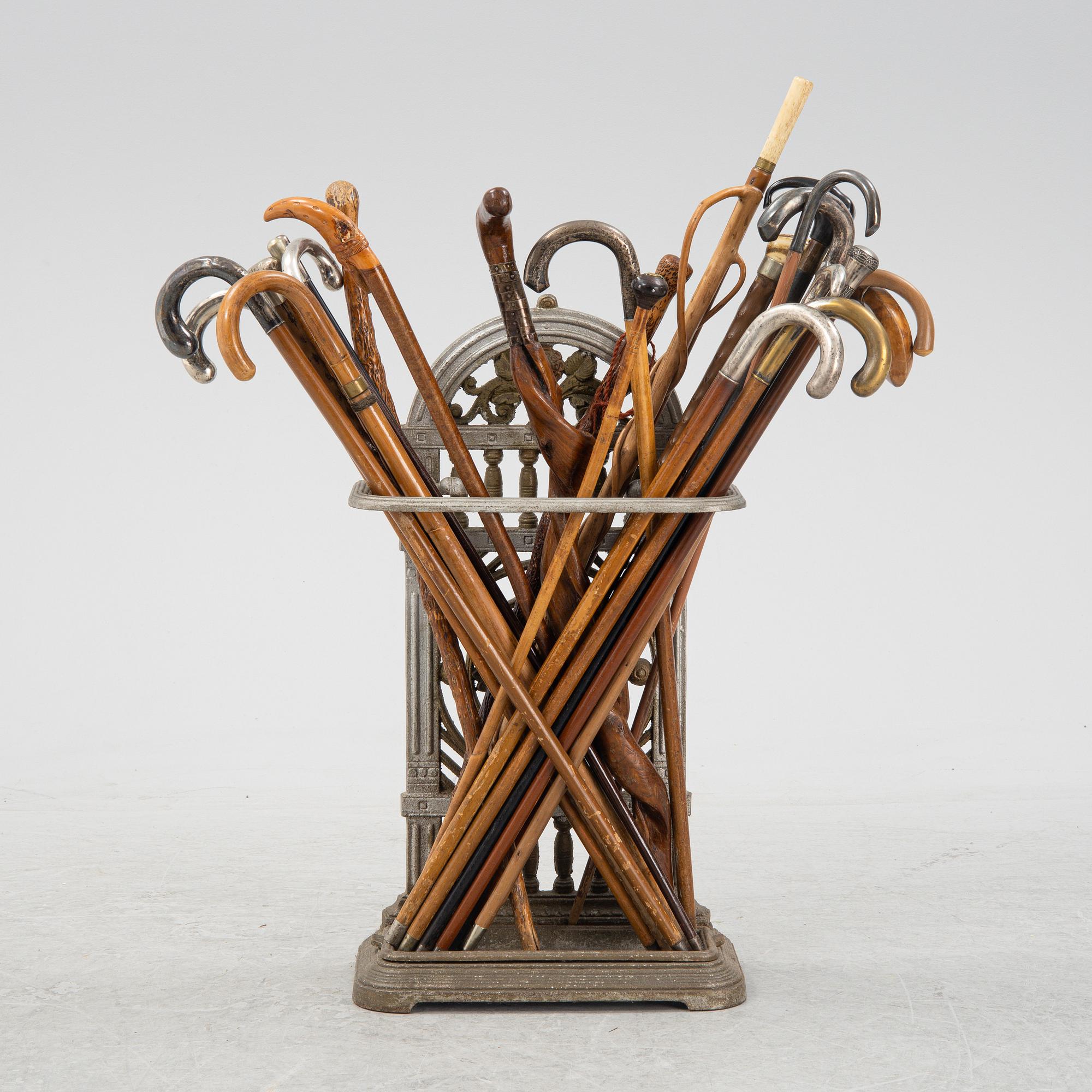 Paraply/Käppställ, med käppar, omkring 1900.