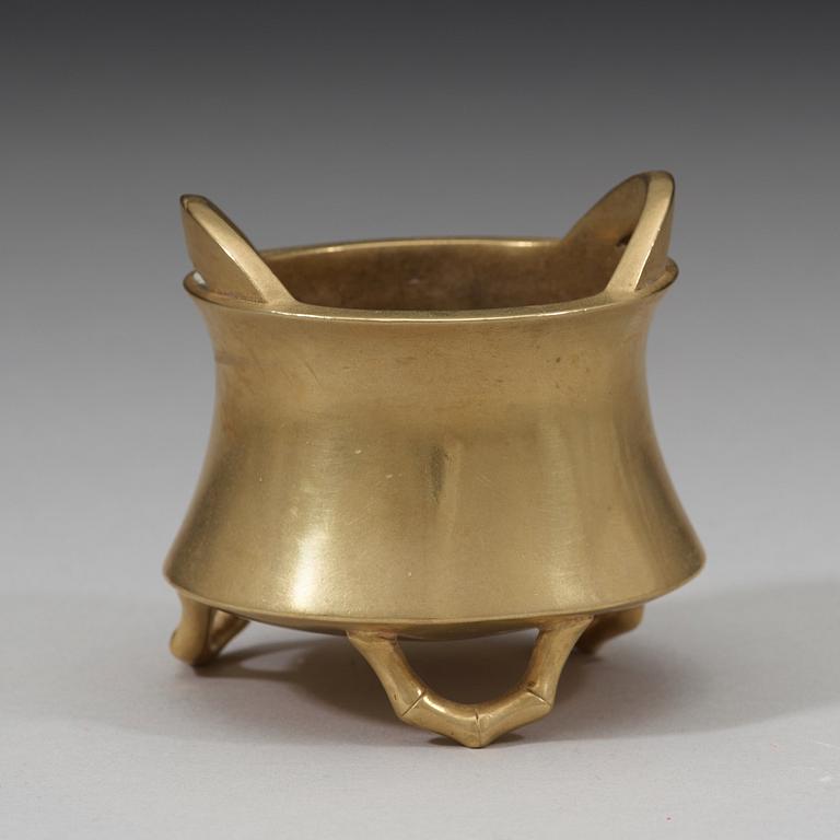 A bronze incense burner, late Ming-early Qing, 17th/18th century.