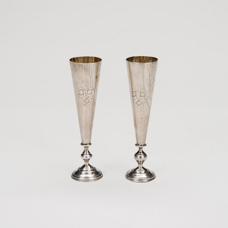 BÄGARE, ETT PAR, silver, Moskva 1908-1917, Nikolai Slavjanov, vikt 102 g.