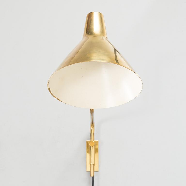 Paavo Tynell, a mid-20th century '7274' wall light for Idman.