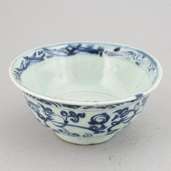 A group of four blue and white bowls, Ming dynasty (1368-1644).