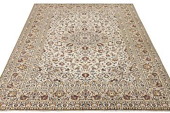 A Kashan carpet, c. 345 x 242 cm.