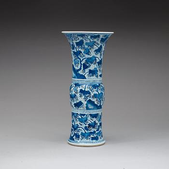 A large blue and white gu-shaped vase, Qing dynasty, Kangxi, about year 1700.