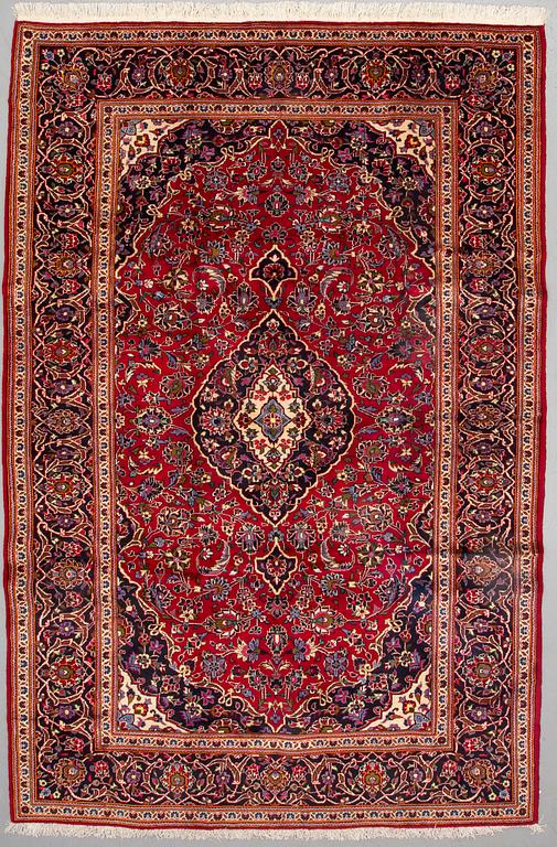 A CARPET, Kashan, ca 317 x 208 cm.