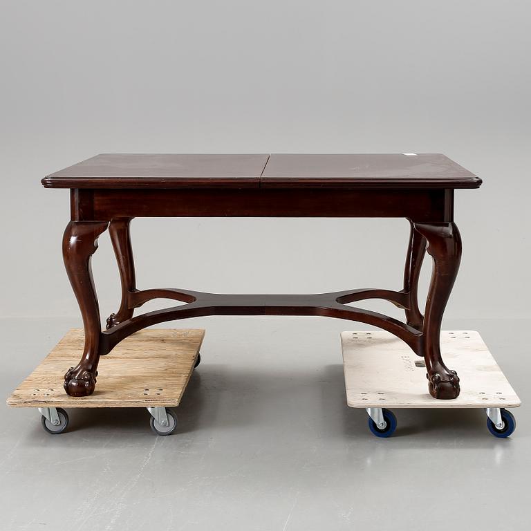 MATSALSMÖBLEMANG, 13 delar, senbarockstil, AB Mobilia, Malmö, 1900-talets första hälft.