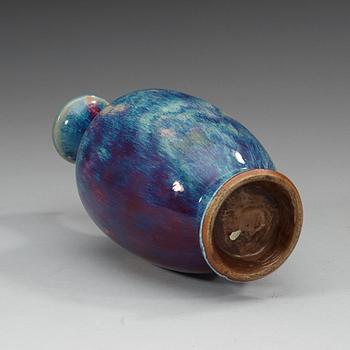 A flambé glazed vase, Qing dynasty (1644-1912).