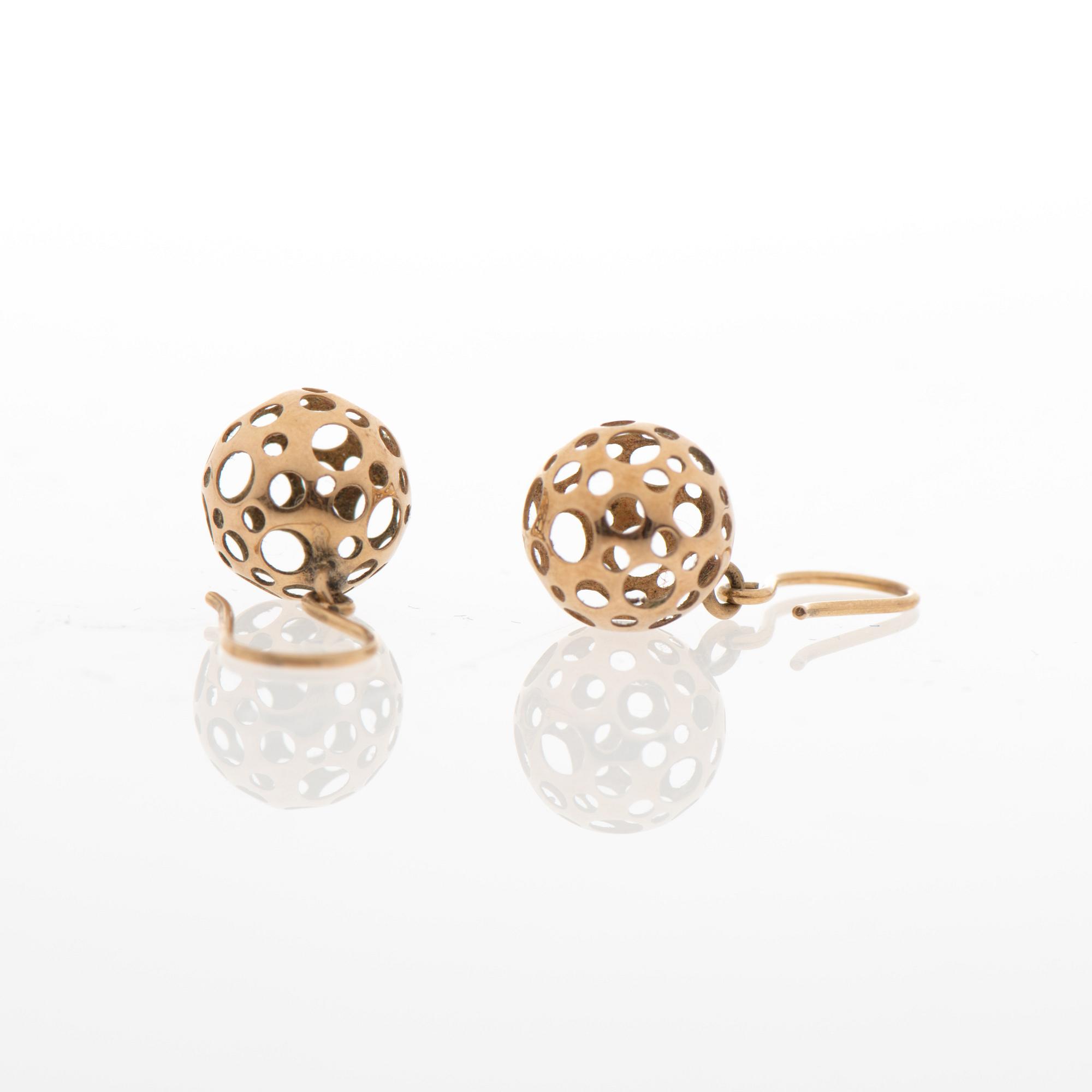 LIISA VITALI, RING and EARRINGS, 14K gold. Westerback, Helsinki Finland 1962.