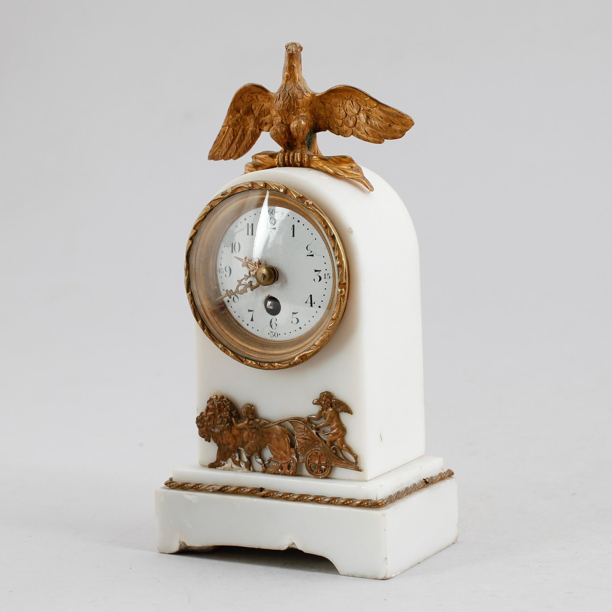 BORDSUR, alabaster och mässing, 1800-tal.